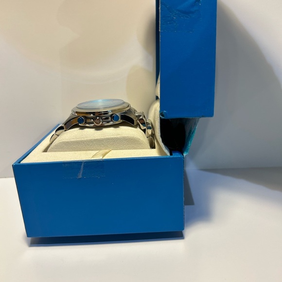 Michael Kors Watch Hunger Stop Oversized Runway Silver-Tone Watch - Picture 10 of 16